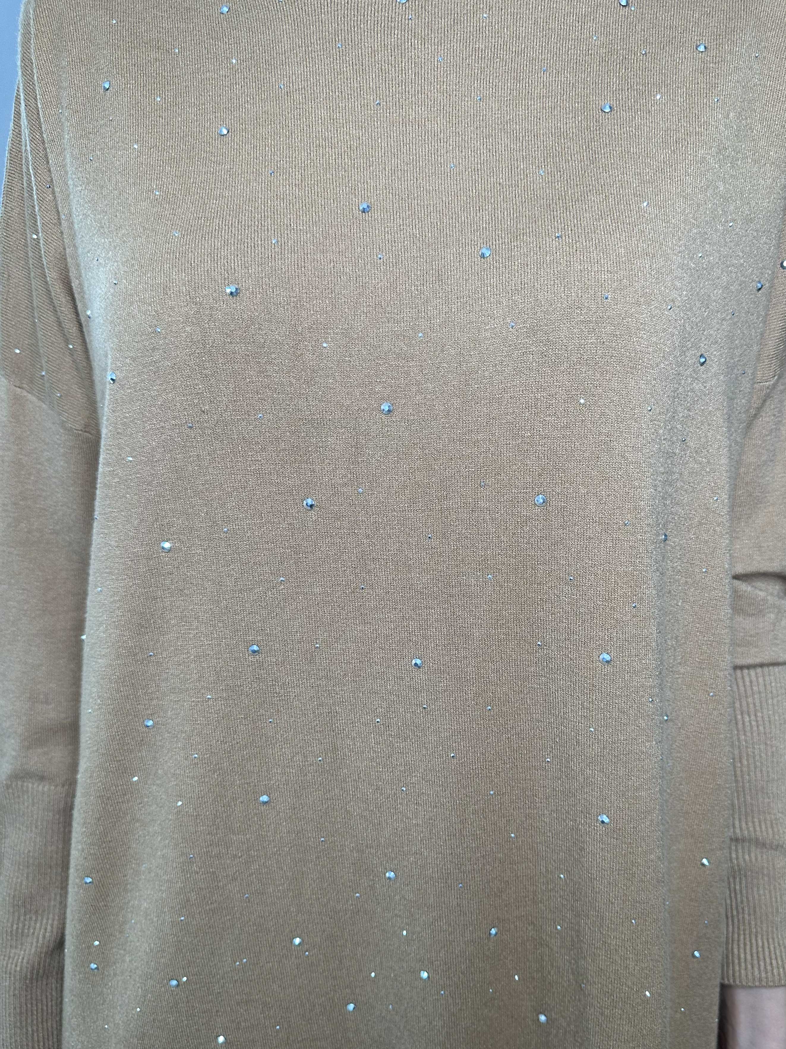 Elisa - Blød strikkjole pyntet med små sten